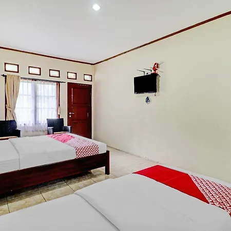 Collection O 90461 Graha Atmadja Syariah Отель 3*